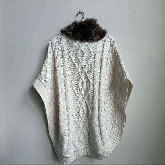 TALBOTS  Cream Cable Knit Sweater Poncho Cape w/ Faux Fur Collar NWT Small - Picture 8 of 11